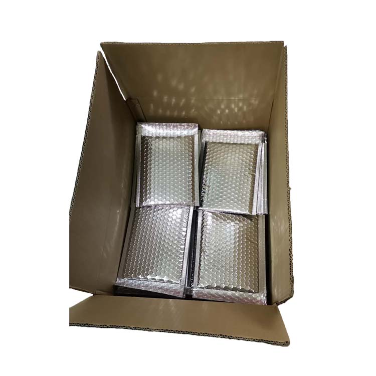 Glamour Cool Shield Metallic Thermal Bubble Mailer